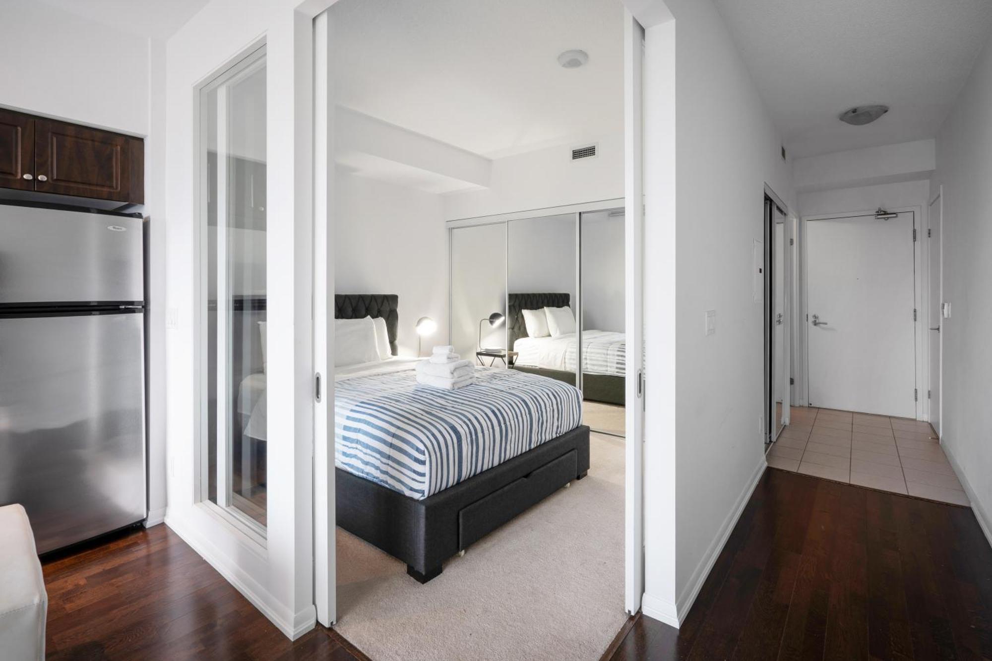 Downtown Toronto 1 Bdrm Condo With Parking And Views Extérieur photo