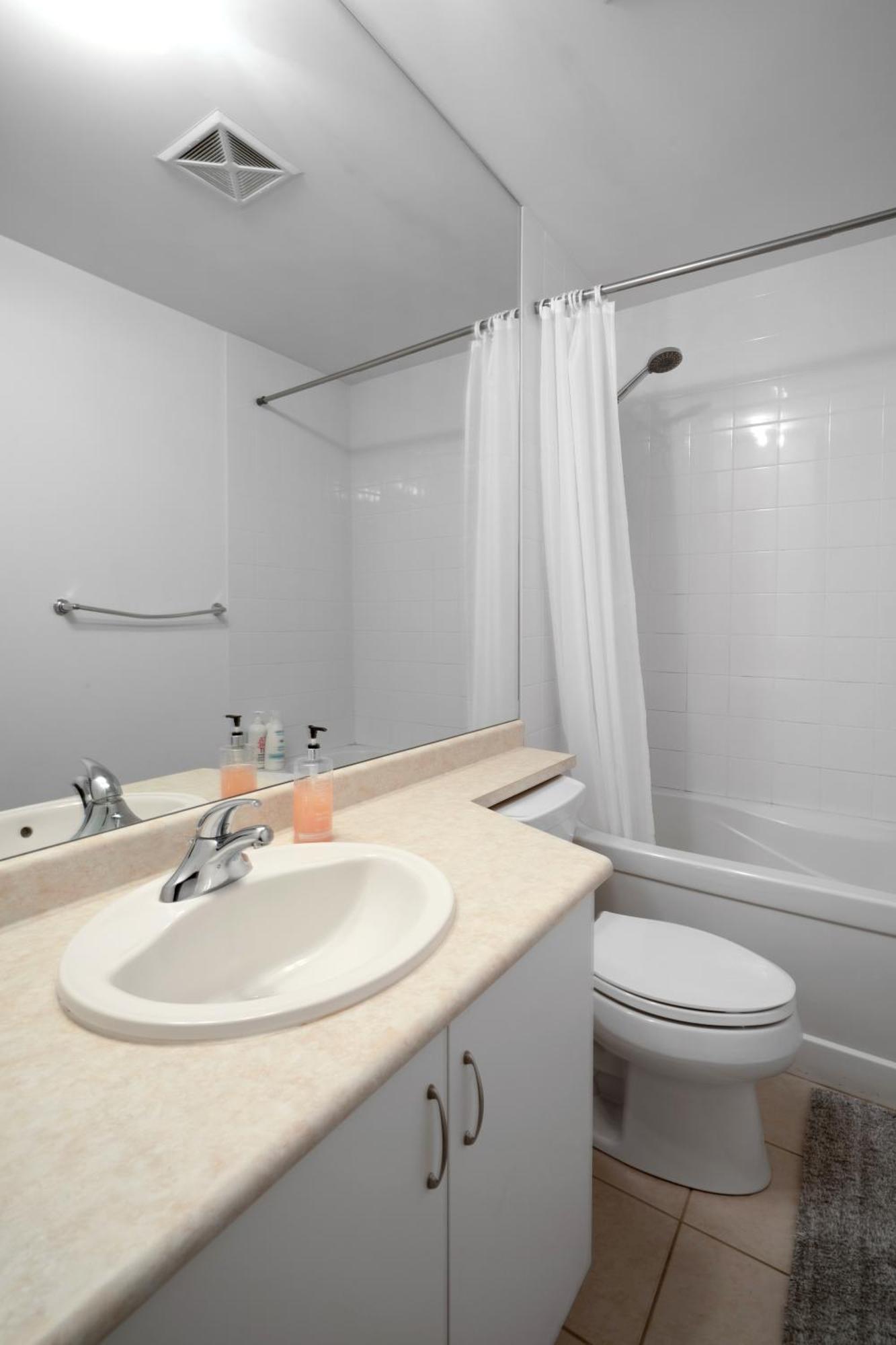 Downtown Toronto 1 Bdrm Condo With Parking And Views Extérieur photo